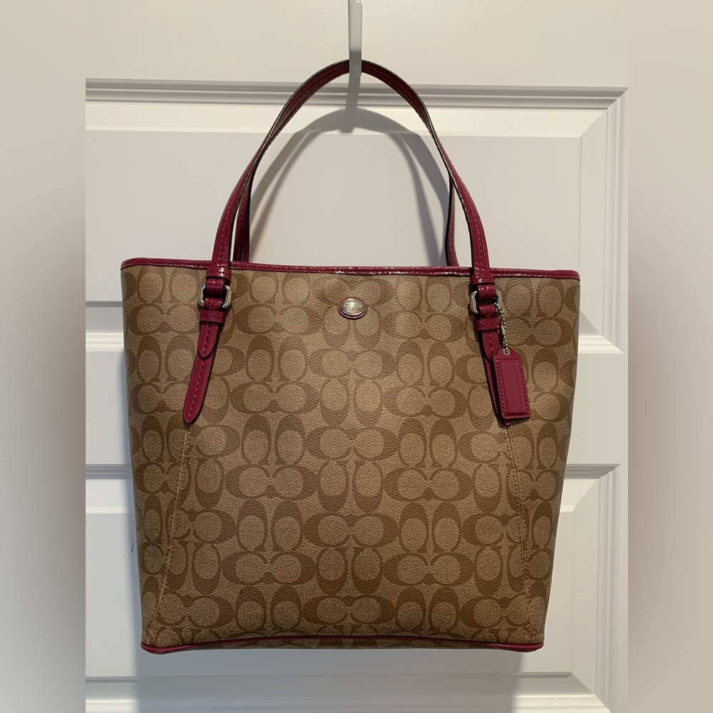 Coach leather handbag with magenta trim